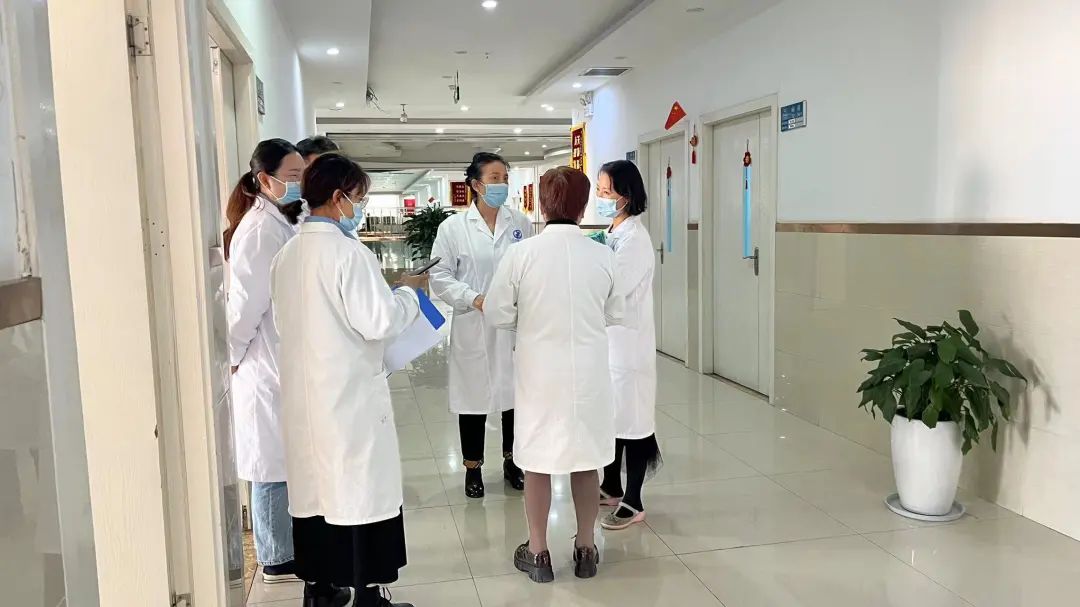 【医者仁心 心系病患】昆明医科大学第二附属医院(工人医院)消化内科主任黄教授来我院指导交流